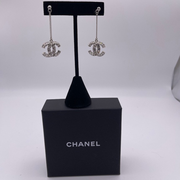 CHANEL DANGLE CRYSTAL EARRINGS - Picture 1 of 5